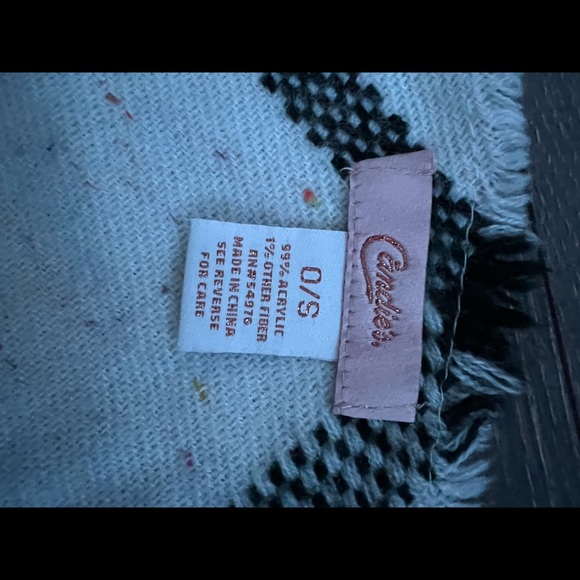 Candies’s triangle scarf - Picture 2 of 2